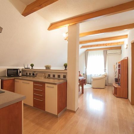 Apartmant & Room Bruna Drežnik Grad Екстериор снимка