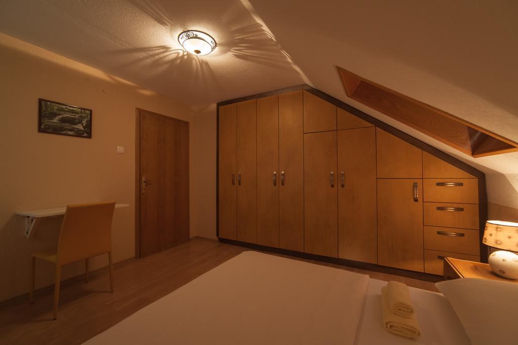 Apartmant & Room Bruna Drežnik Grad Екстериор снимка