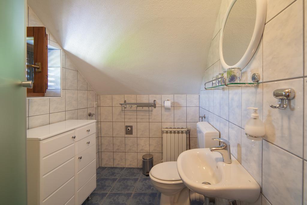 Apartmant & Room Bruna Drežnik Grad Екстериор снимка
