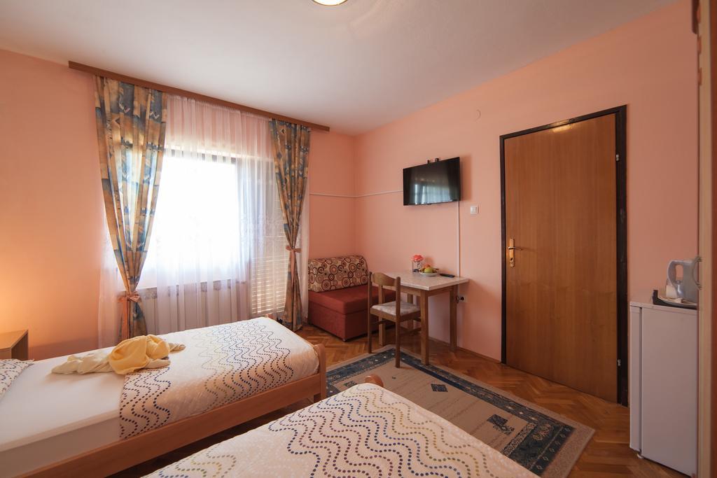 Apartmant & Room Bruna Drežnik Grad Екстериор снимка